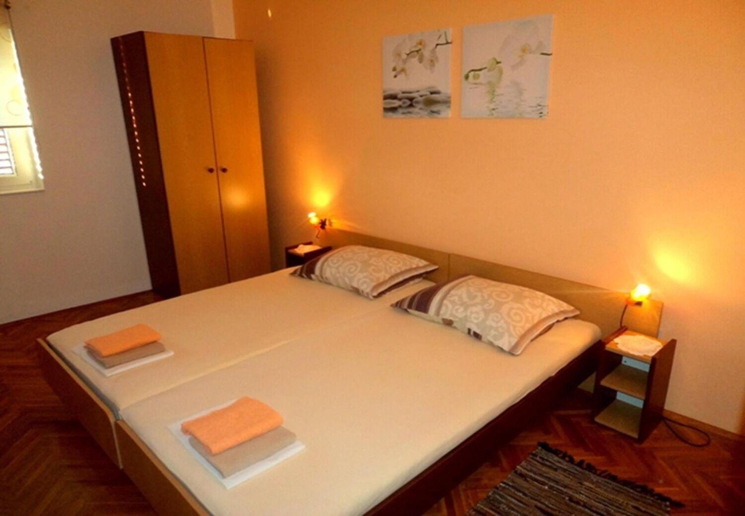 Apartments And Rooms Ognjen - Family Apartments With Free Parking Бетина Экстерьер фото